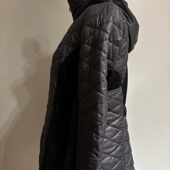 Guess Women’s Gray & Black Quilted Puffer Light Jacket Sz Large Hooded Full Zip - Picture 2 of 8